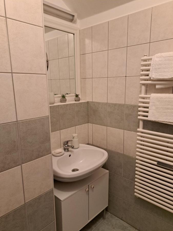 Rozsa Apartman Keszthely Bagian luar foto